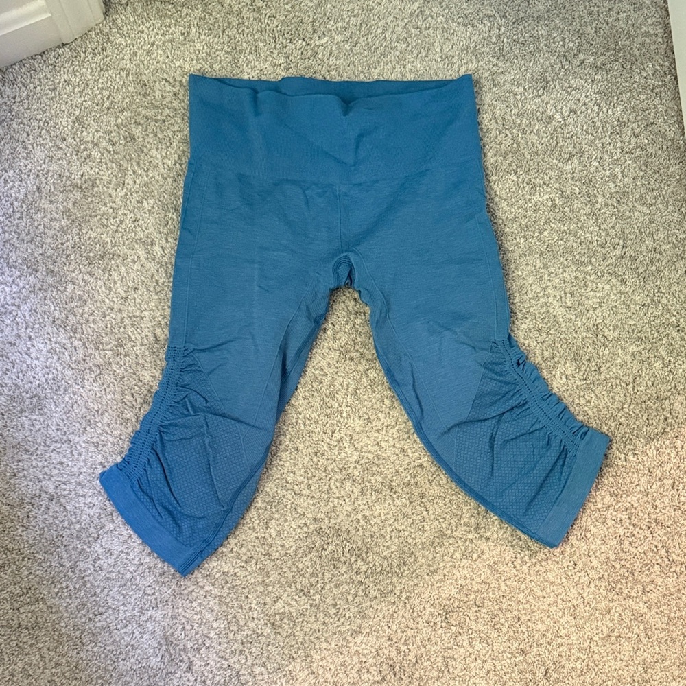 Lululemon in the flow crop leggings size 6